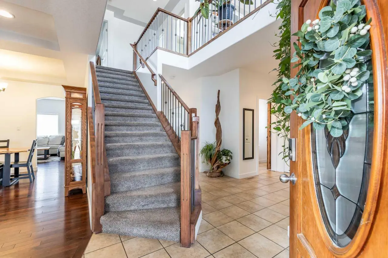 26 Ranchlands Way NE