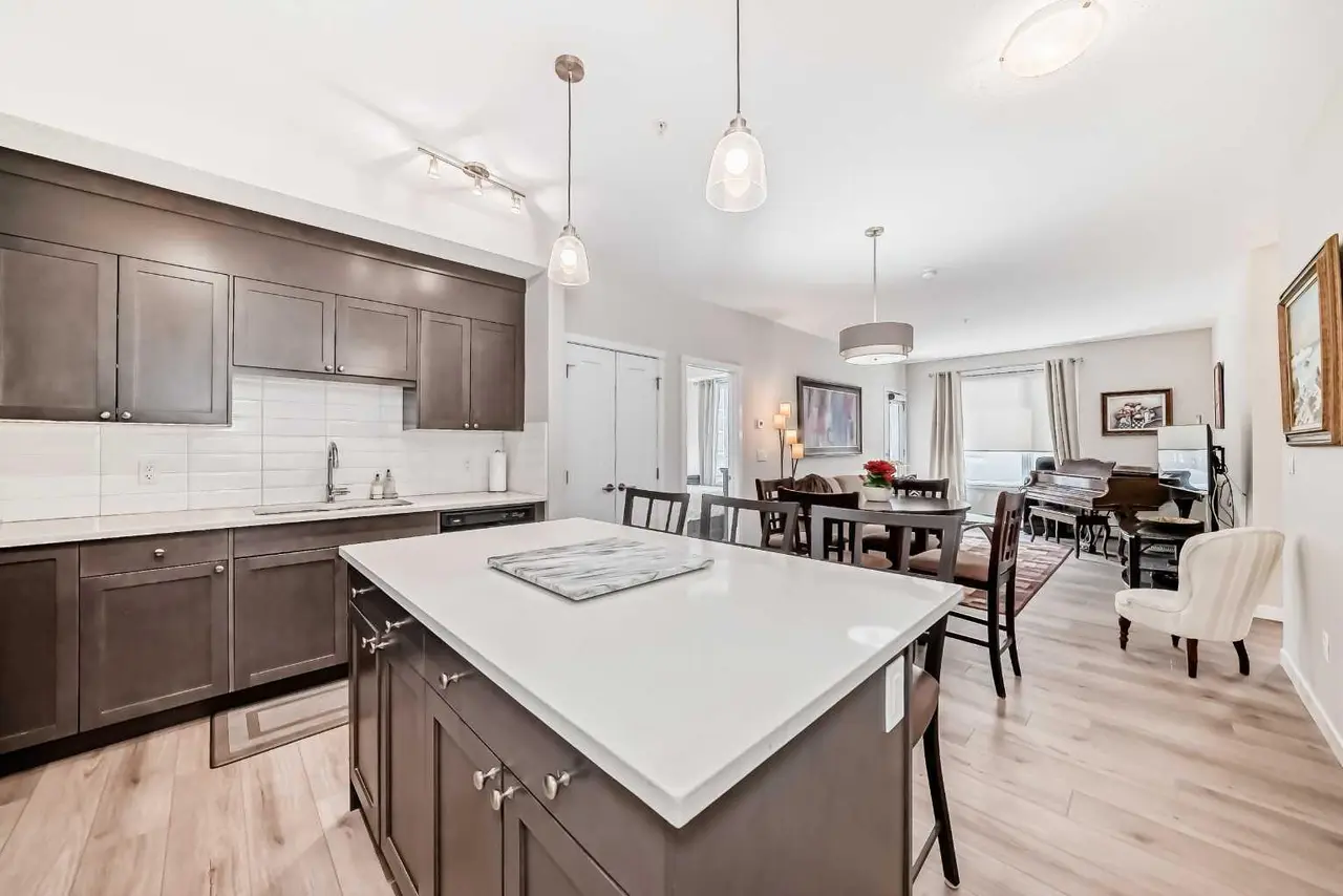 402, 30 Shawnee Common SW