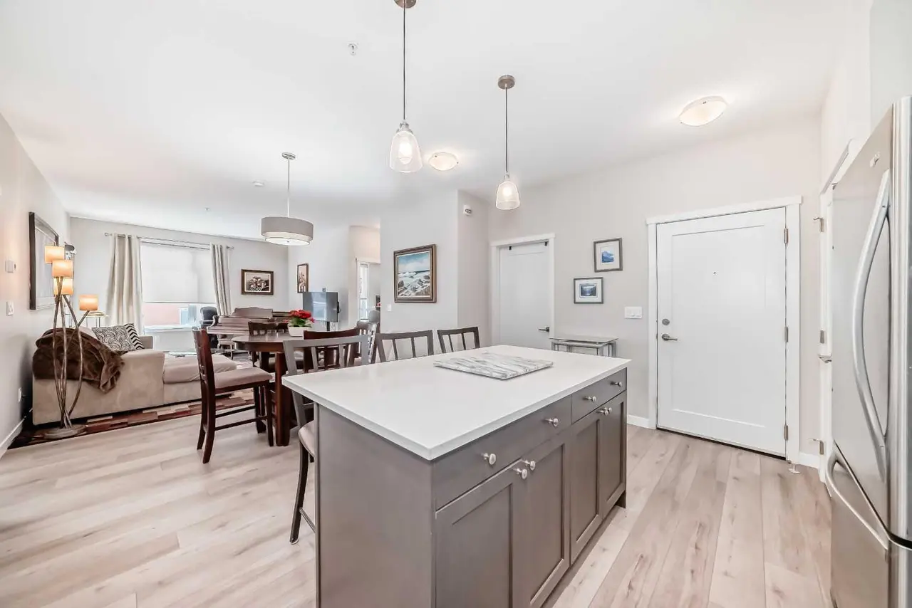 402, 30 Shawnee Common SW