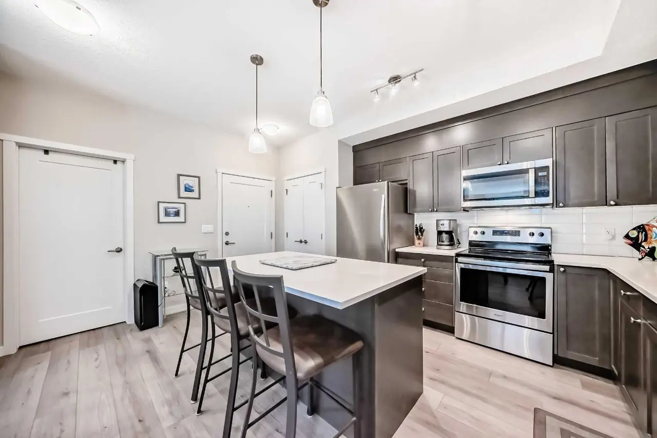 402, 30 Shawnee Common SW