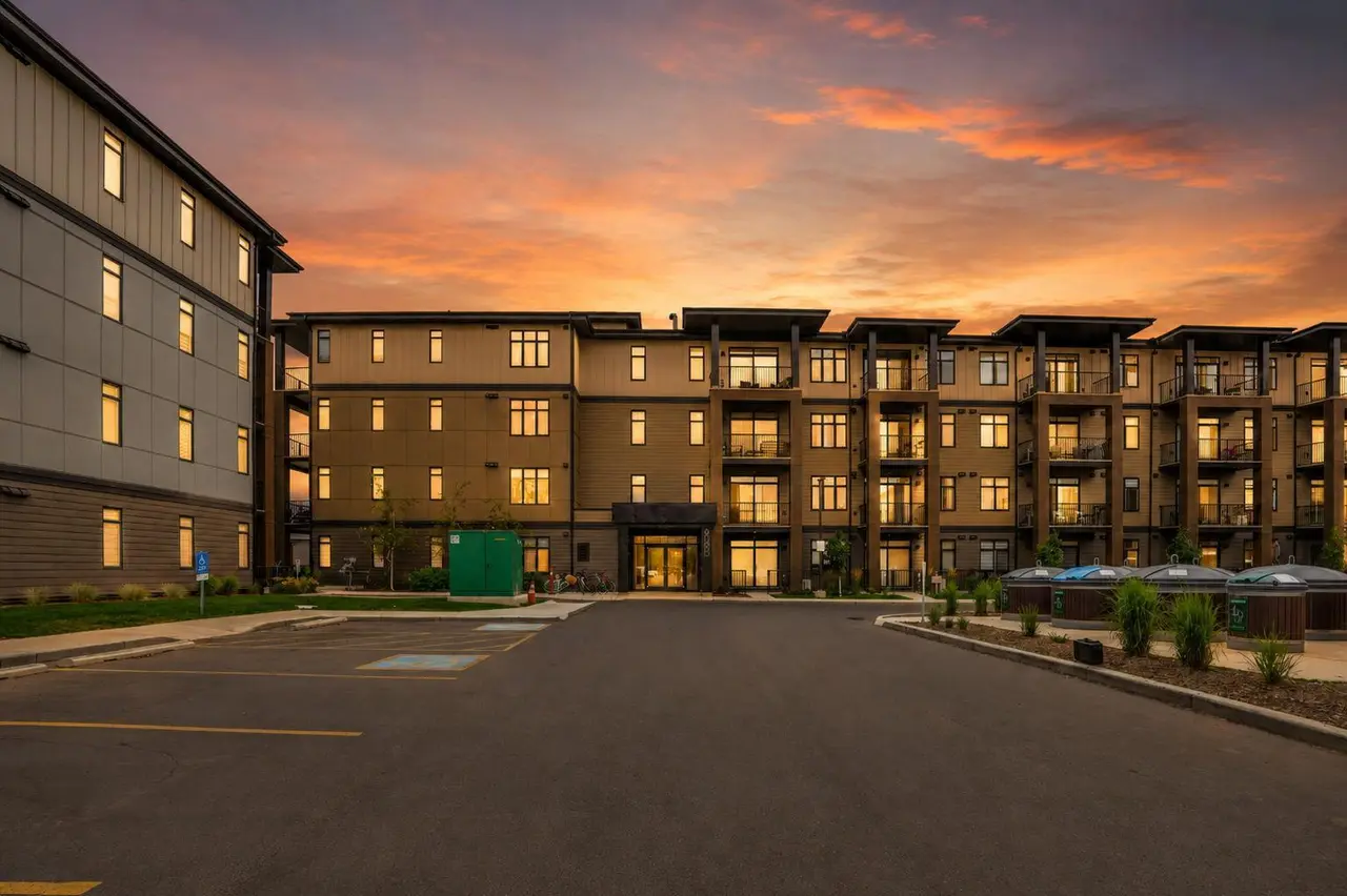 6412, 200 Seton Circle SE