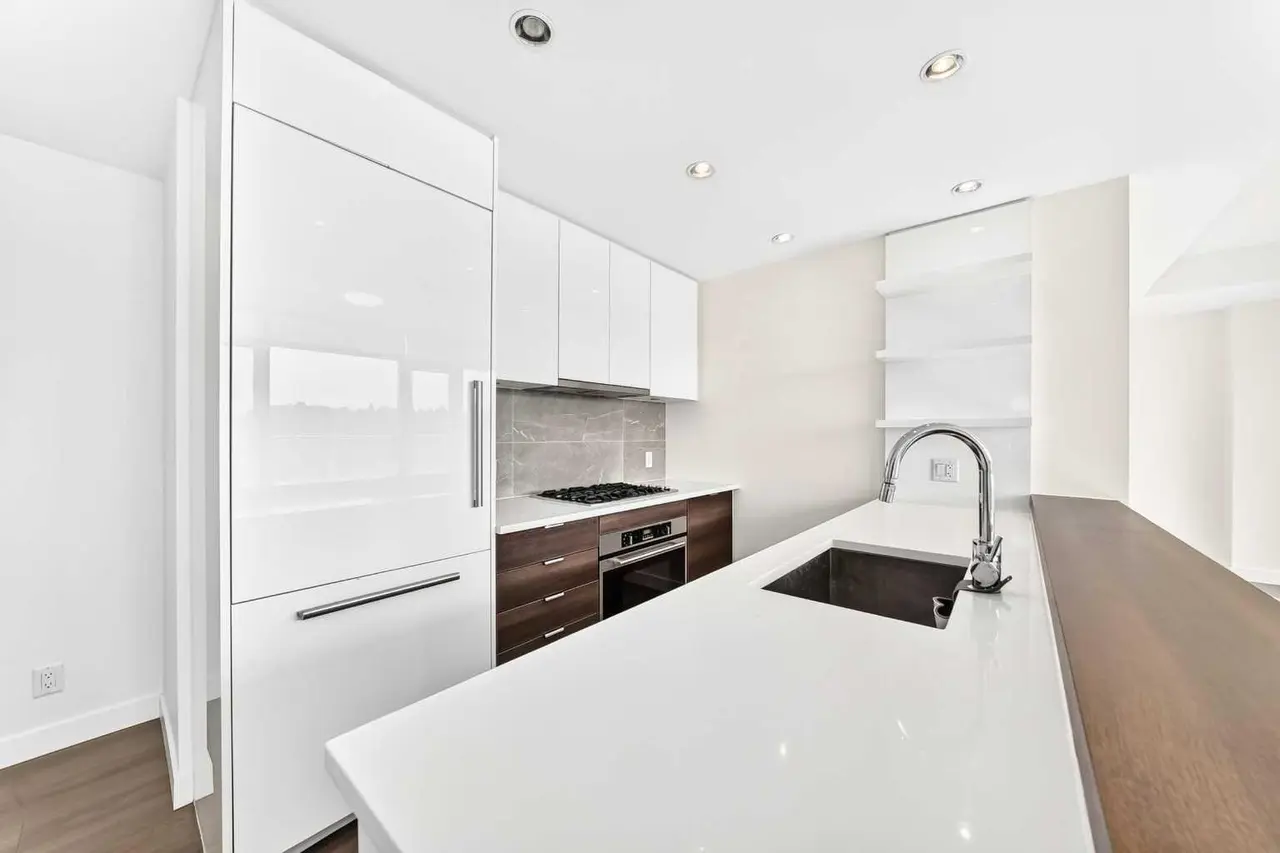 803, 118 Waterfront Court SW
