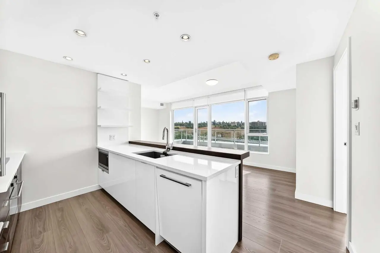 803, 118 Waterfront Court SW