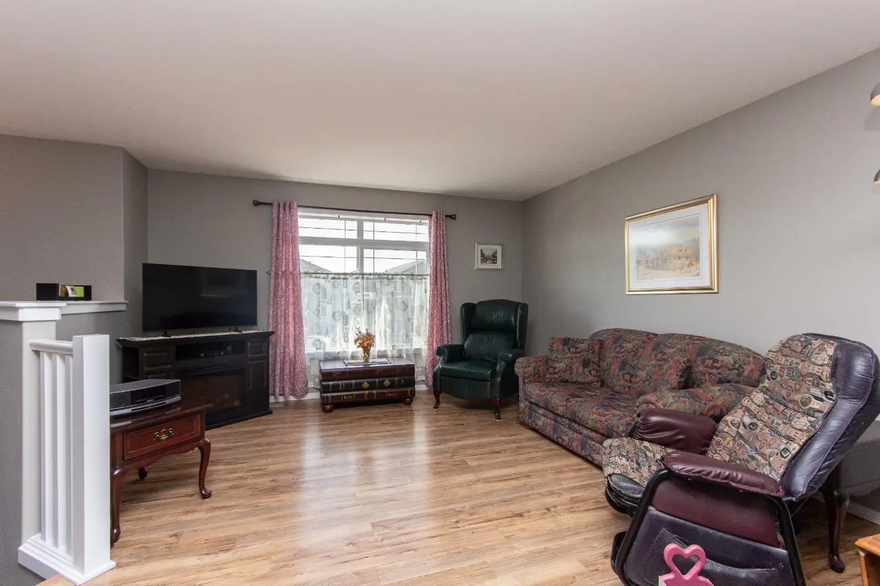 146 Truant Crescent 