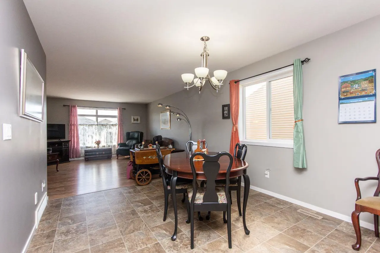 146 Truant Crescent 