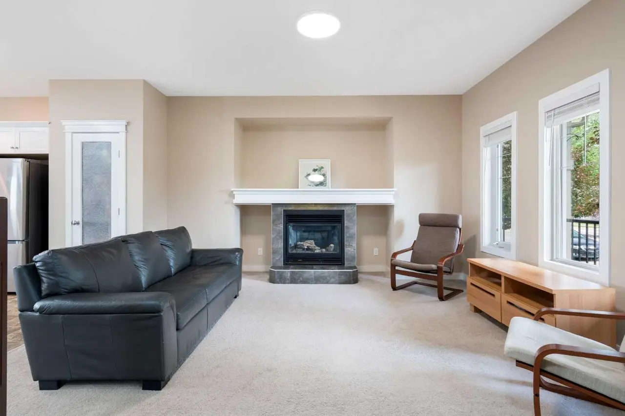 2449 Ravenswood View SE