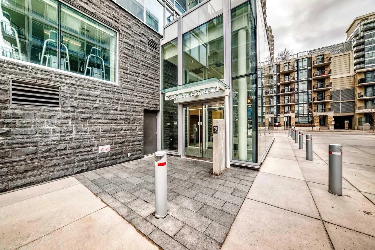 104, 108 Waterfront Court SW