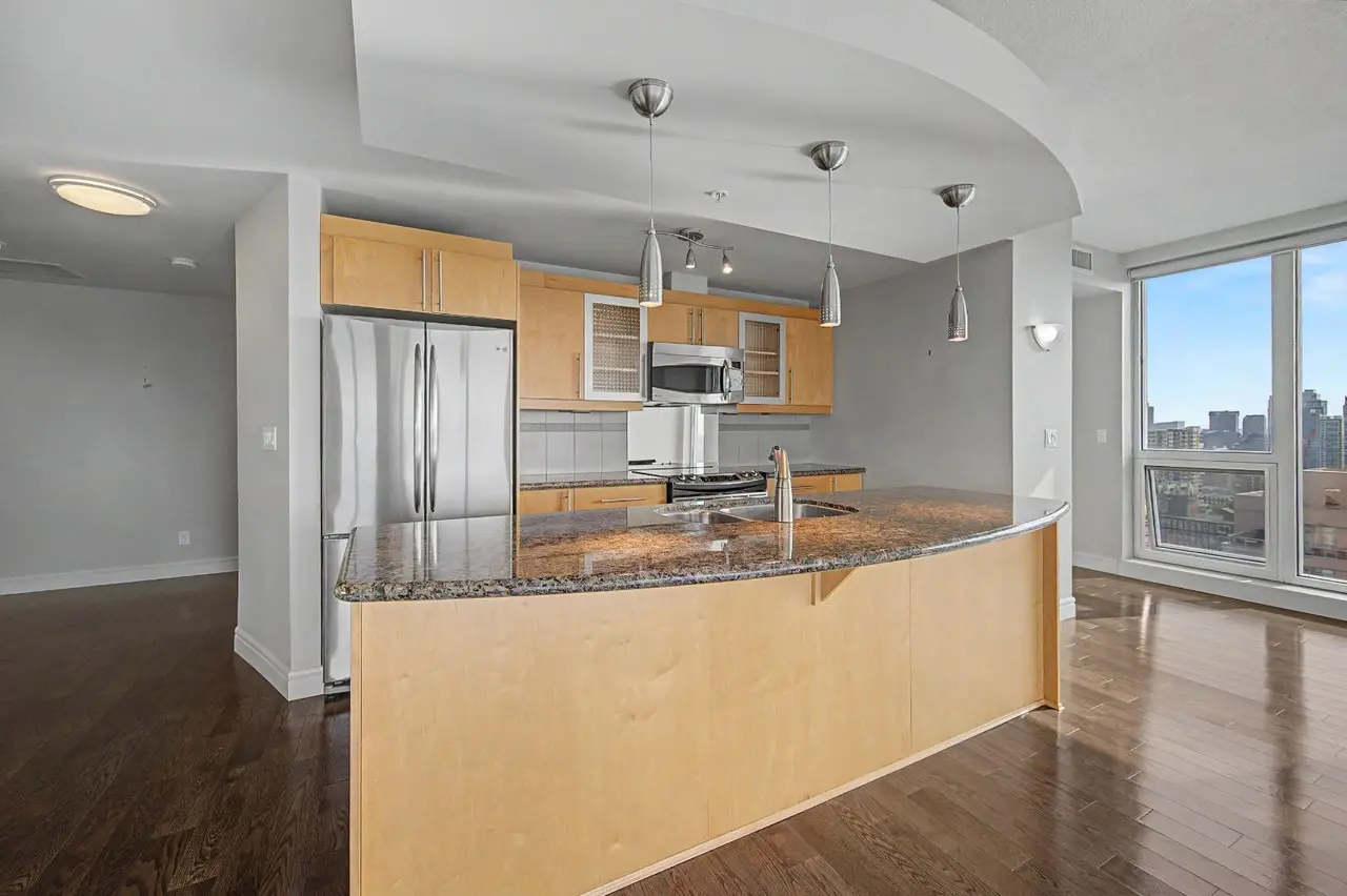 2101, 817 15 Avenue SW