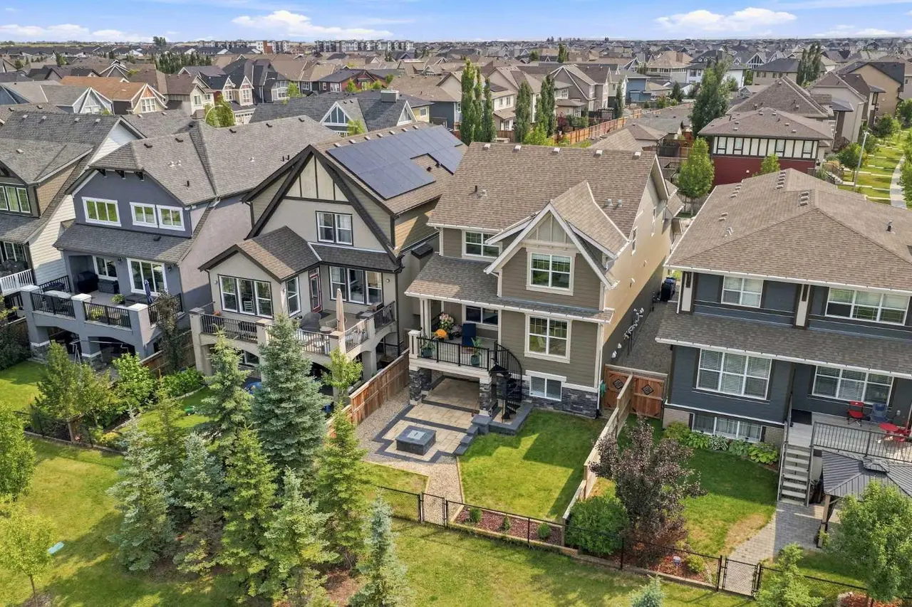 12 Masters Court SE