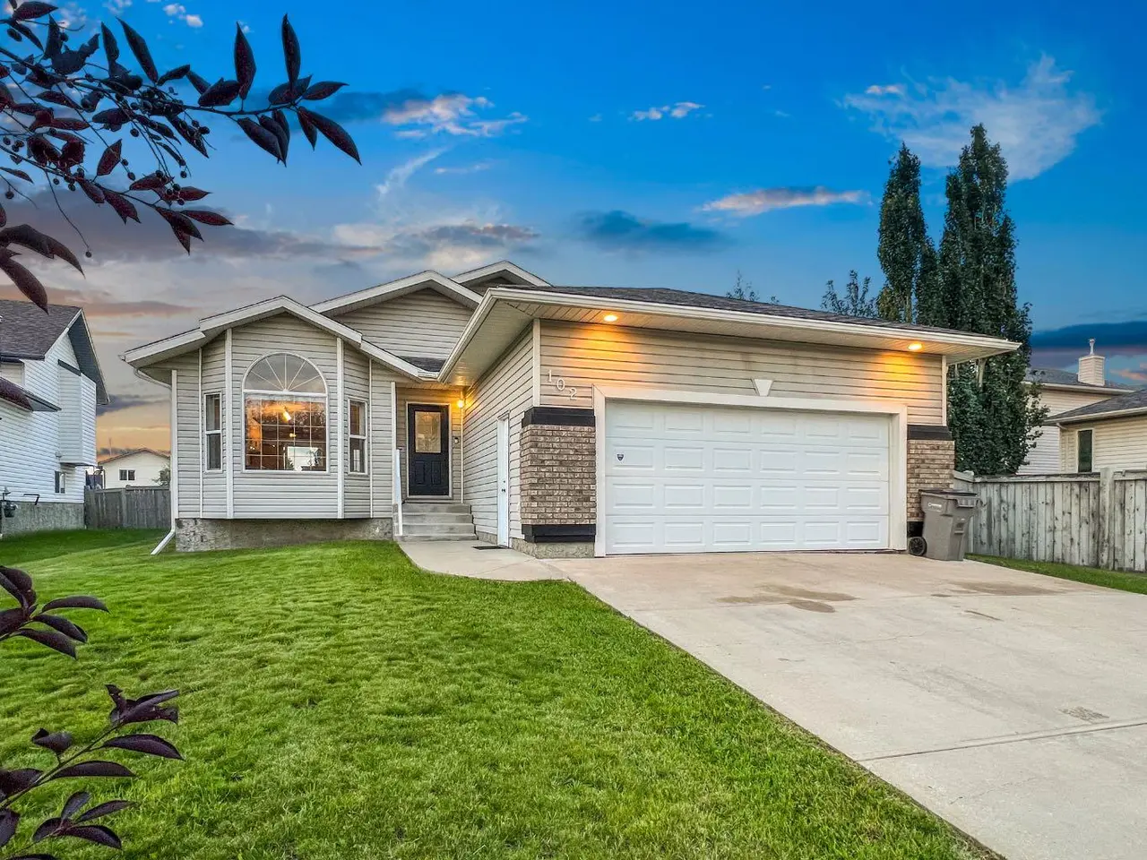 102 Pinnacle Crescent 