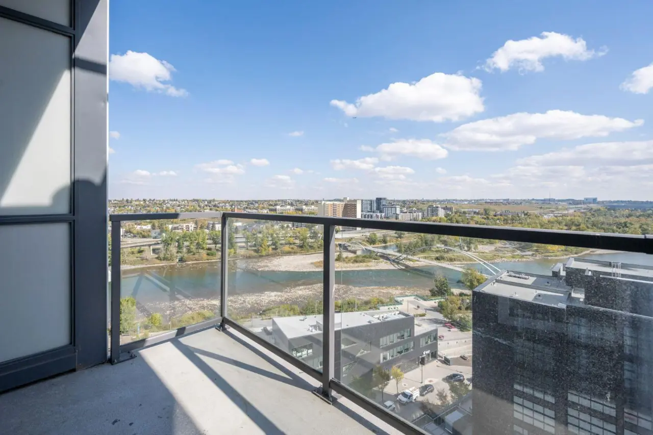 1605, 550 Riverfront Avenue SE