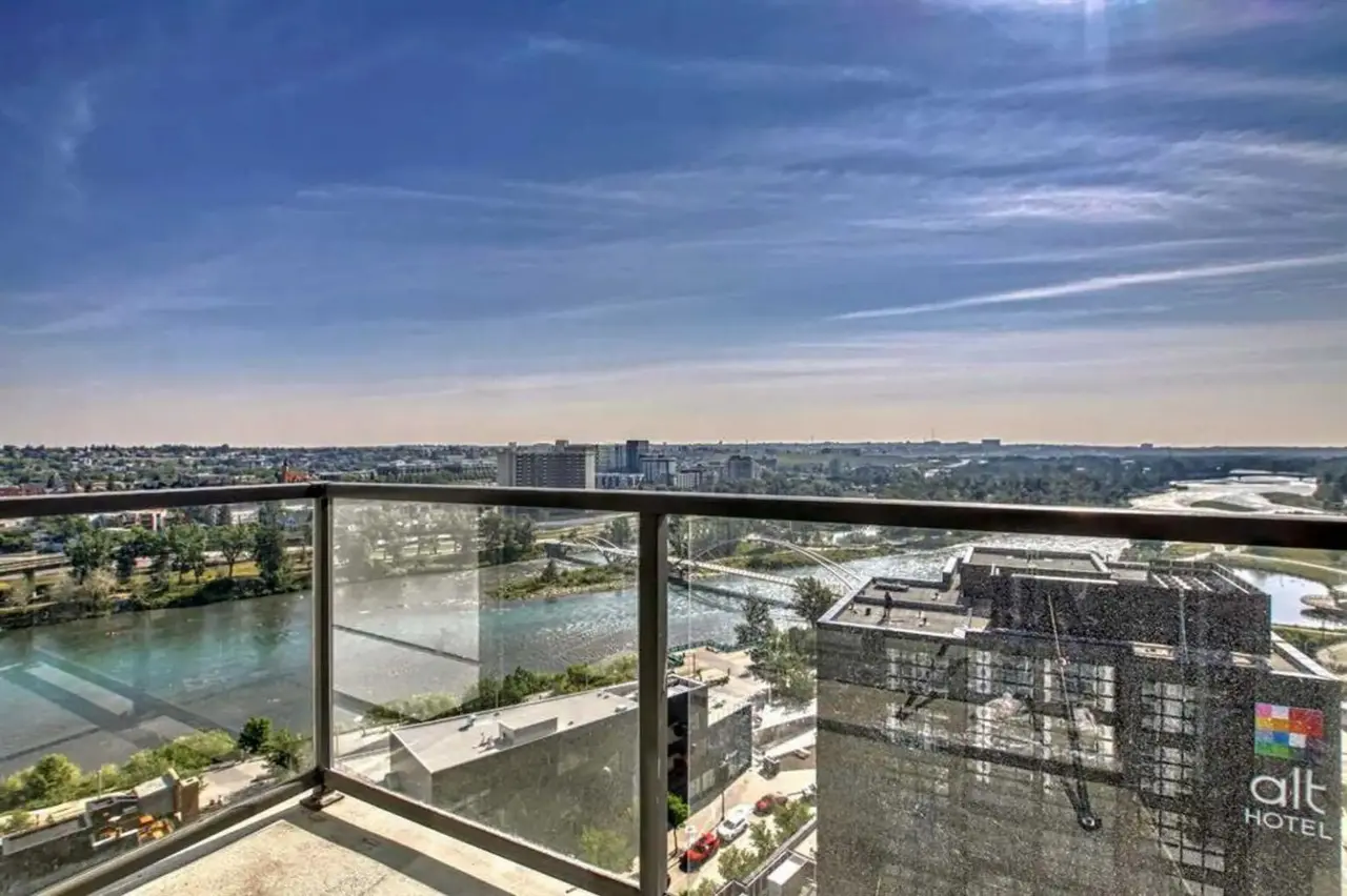 1605, 550 Riverfront Avenue SE