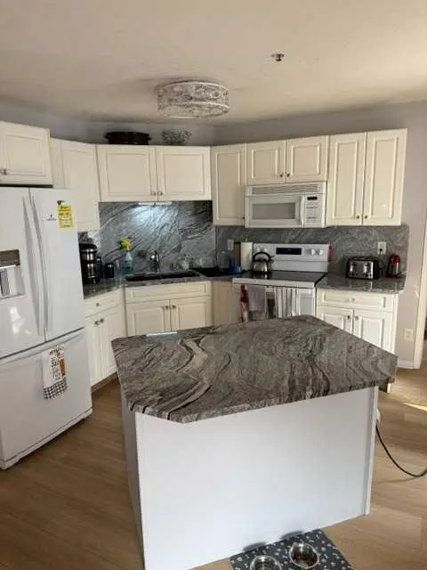 205, 3205 Valleyview Park SE