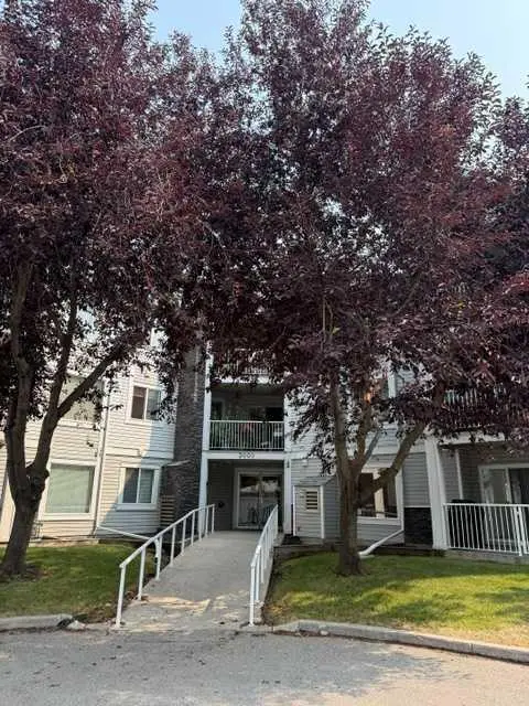 205, 3205 Valleyview Park SE