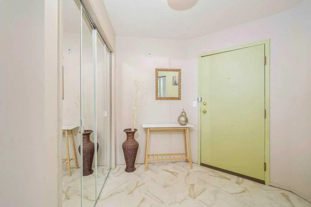 202, 245 Red Deer Drive SW