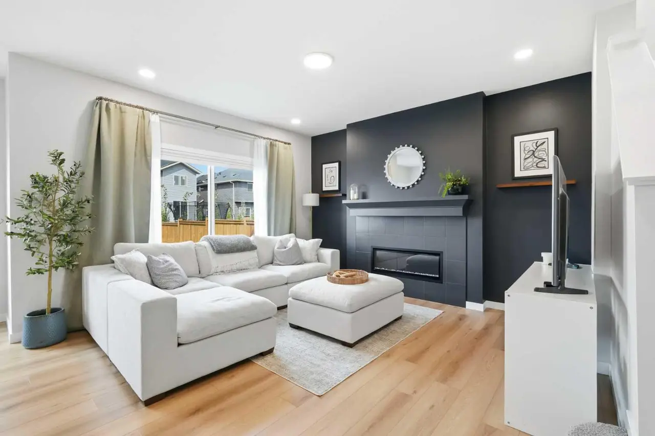 557 Baywater Manor SW