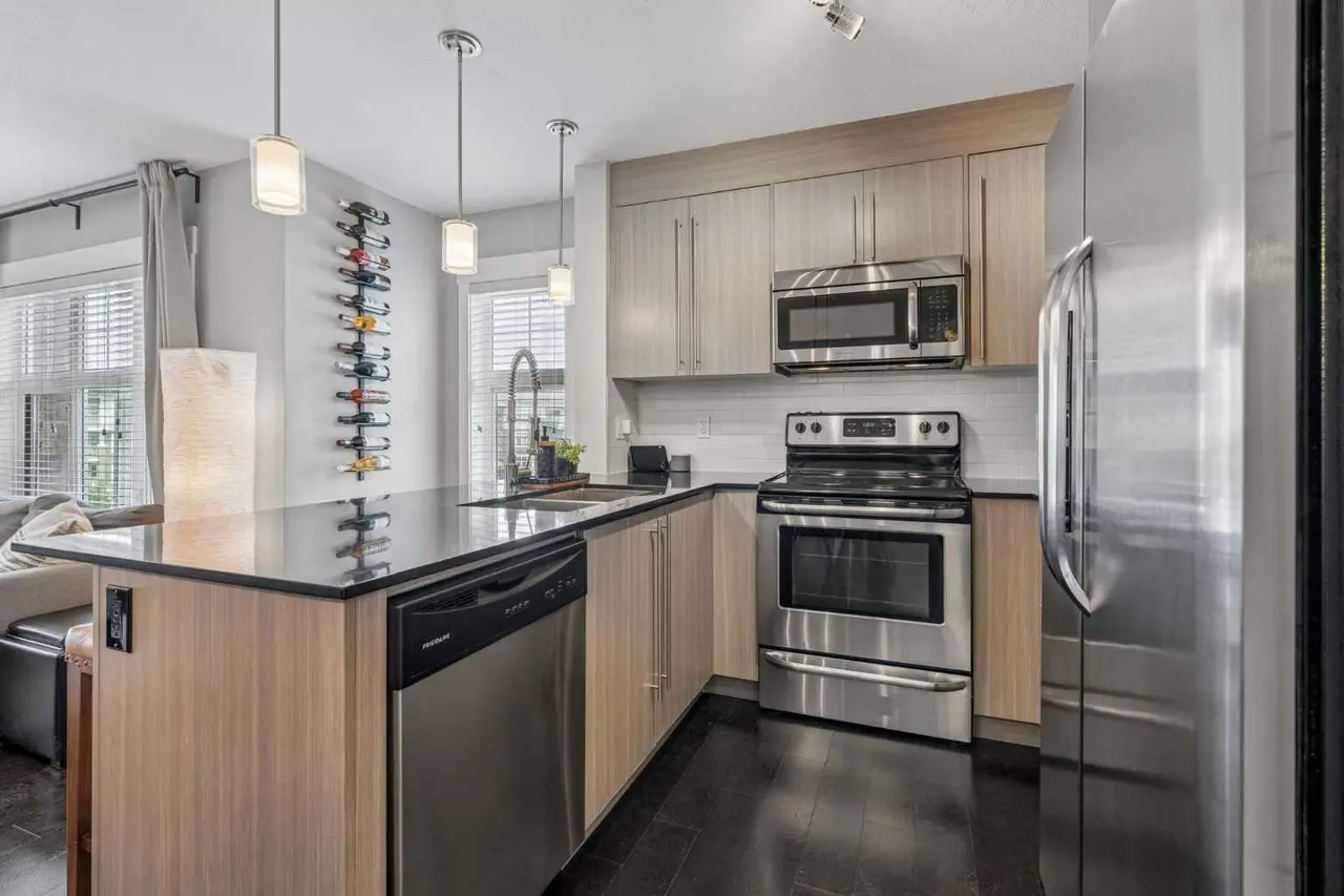 3317, 11 Mahogany Row SE