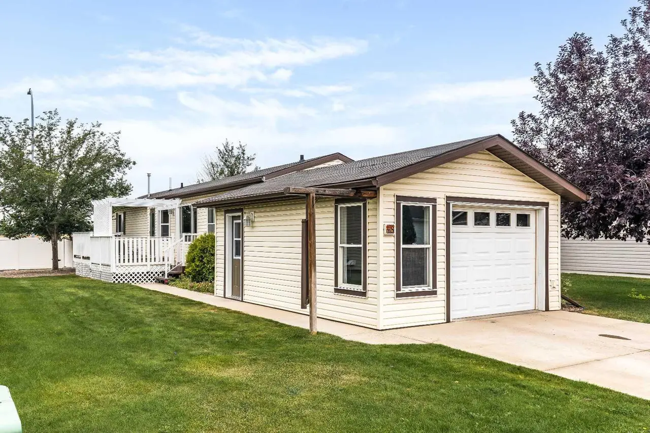 48 Chartwell Place SE