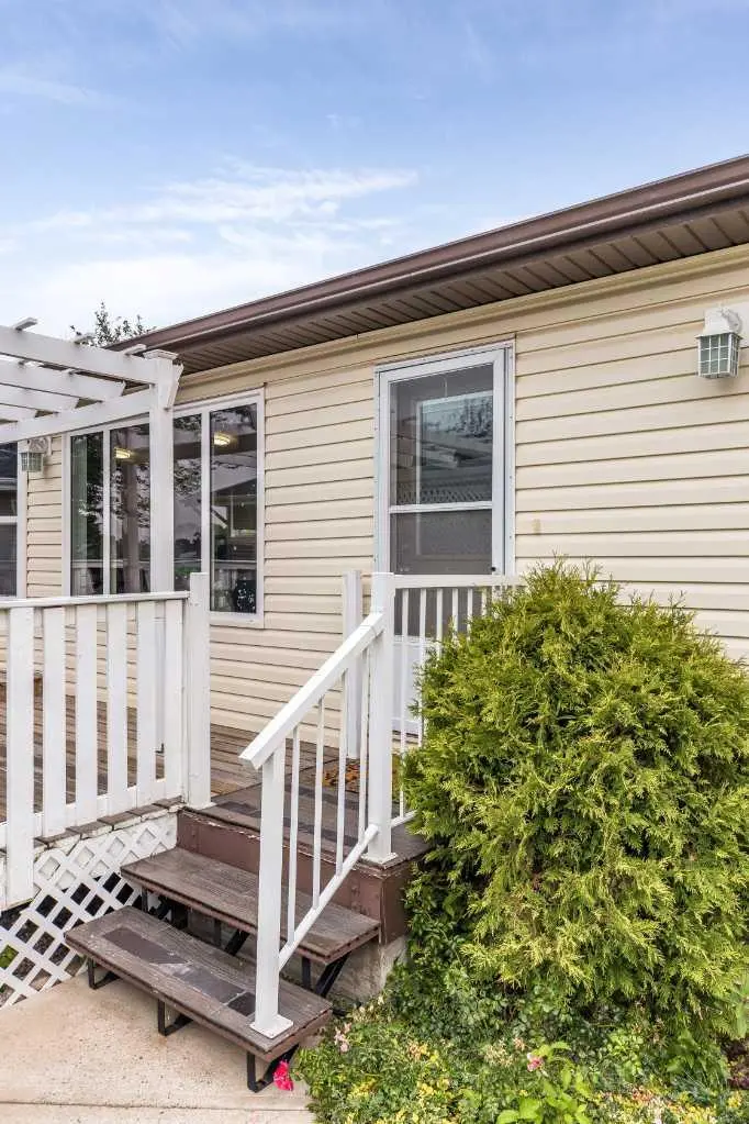 48 Chartwell Place SE