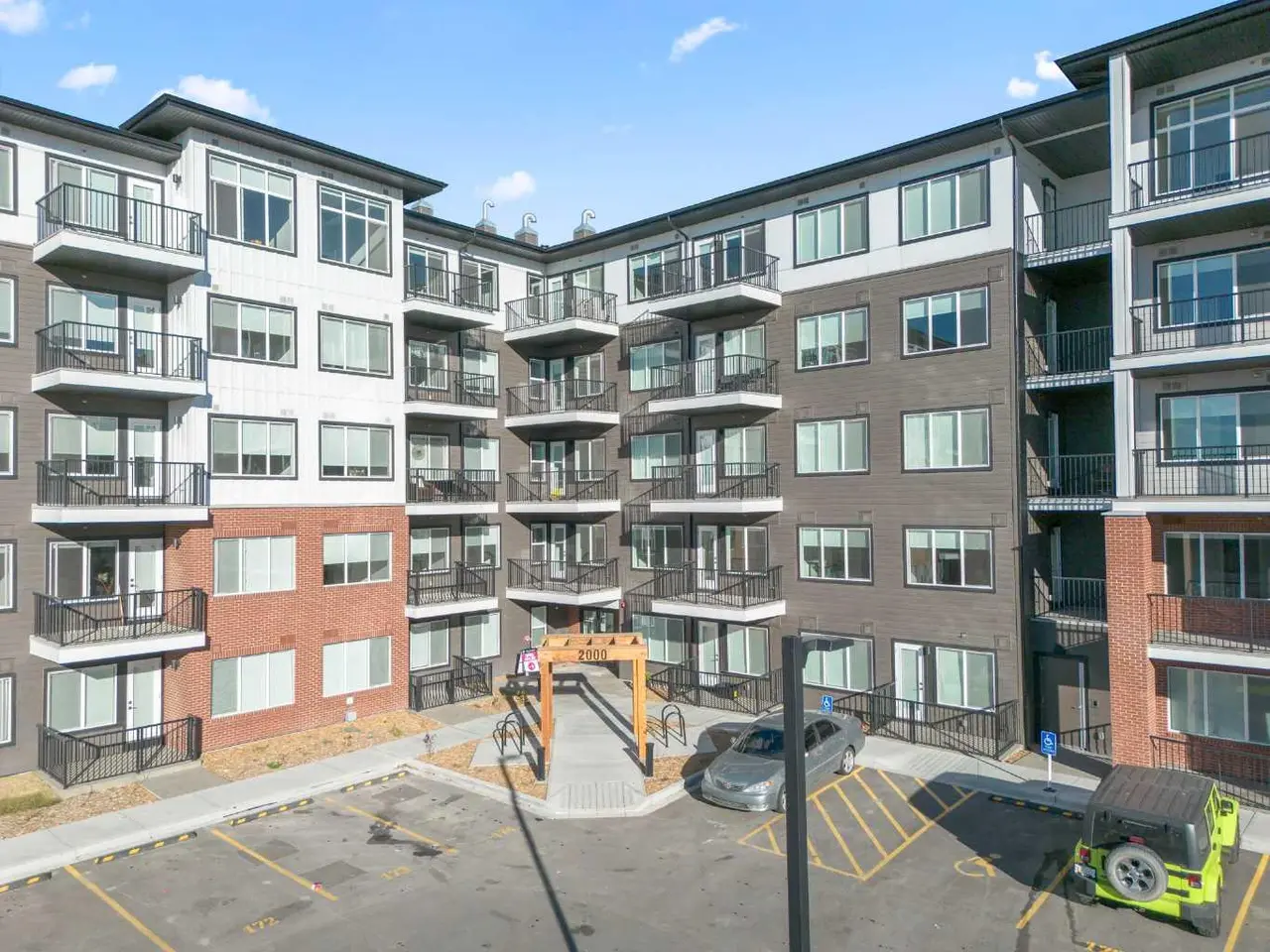 2418, 395 Skyview Parkway NE