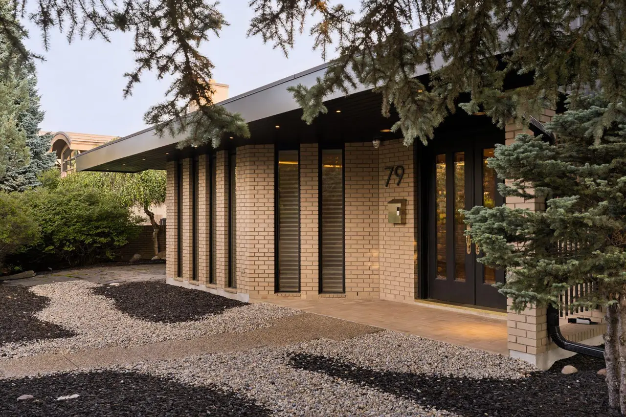 79 Bel-Aire Place SW