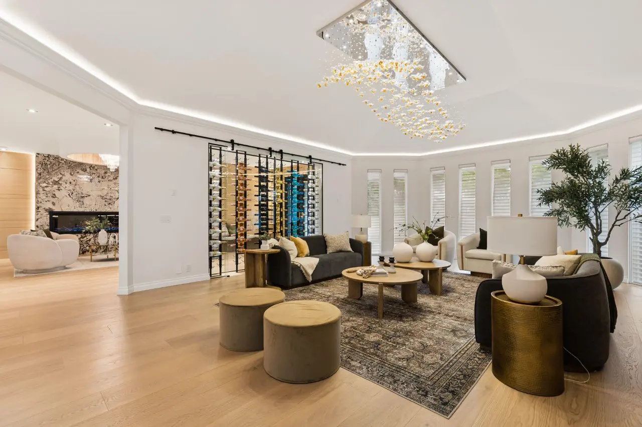 79 Bel-Aire Place SW