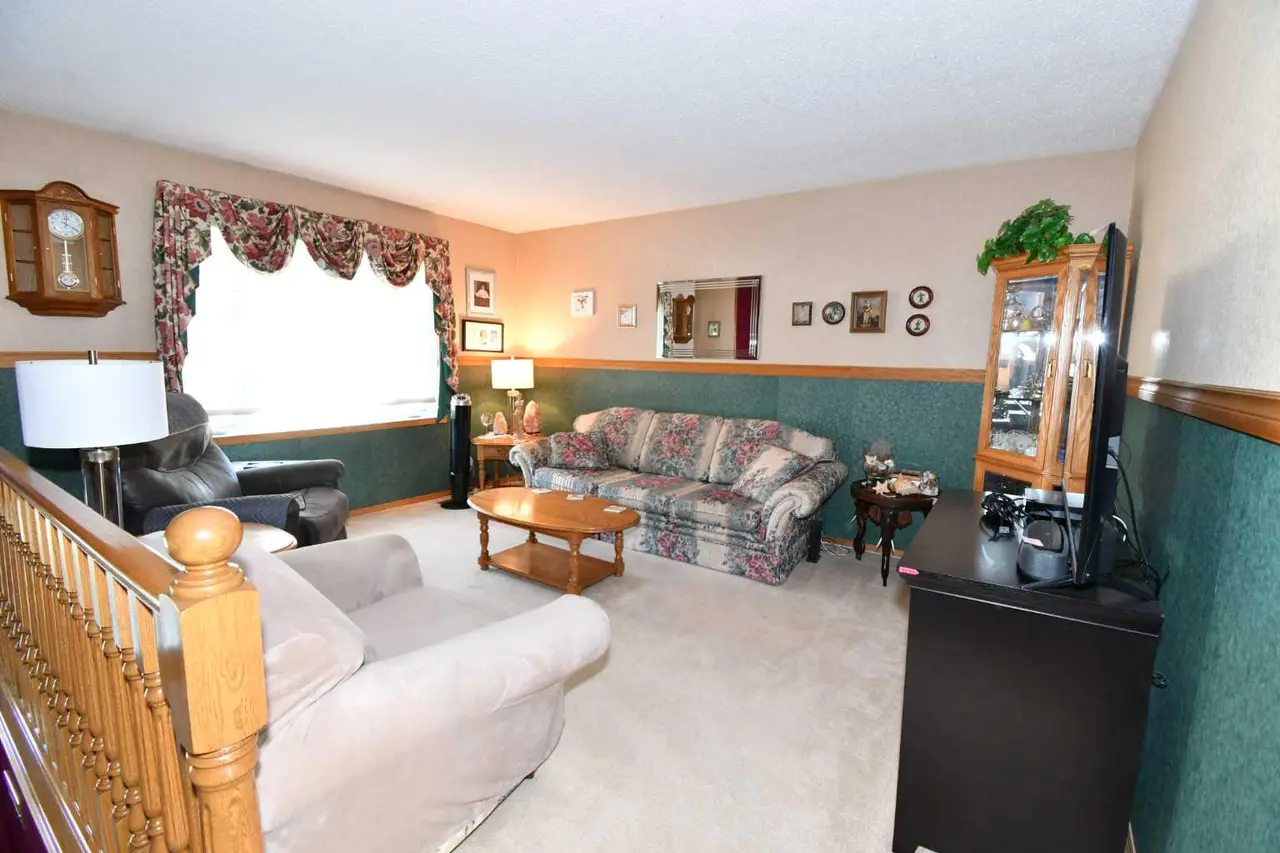 39 Chinook Road W
