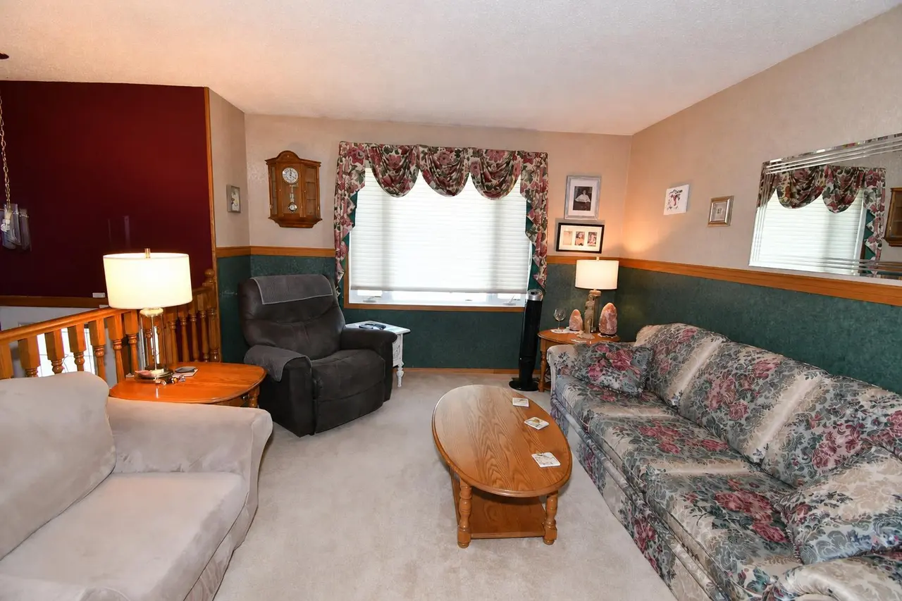 39 Chinook Road W