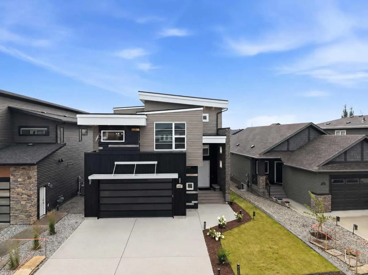 102 Longmire Close 