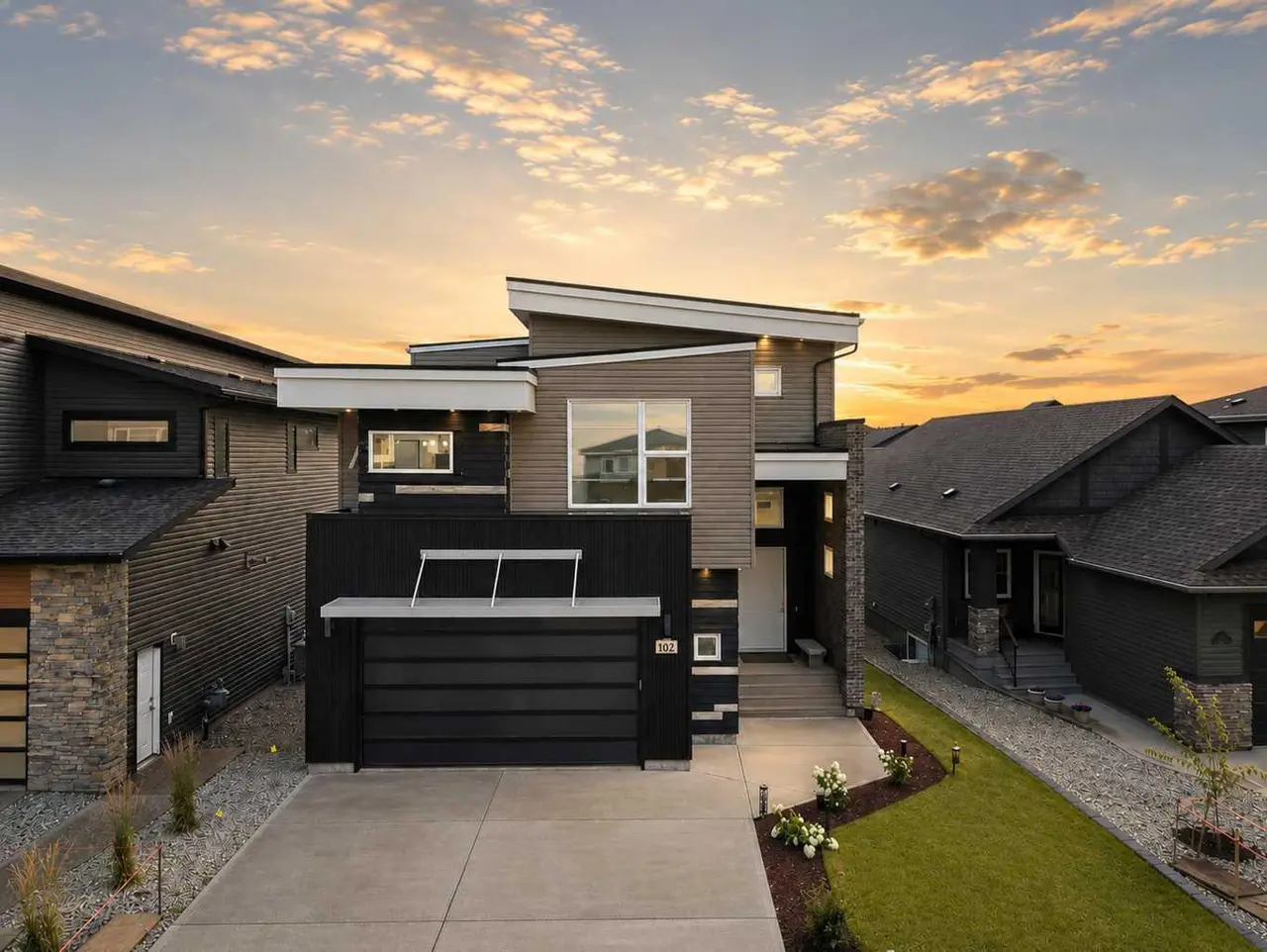102 Longmire Close 