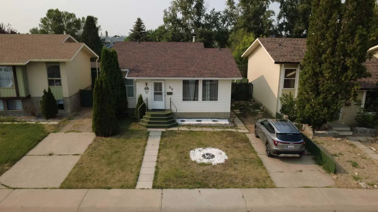 96 Simpson Crescent SE