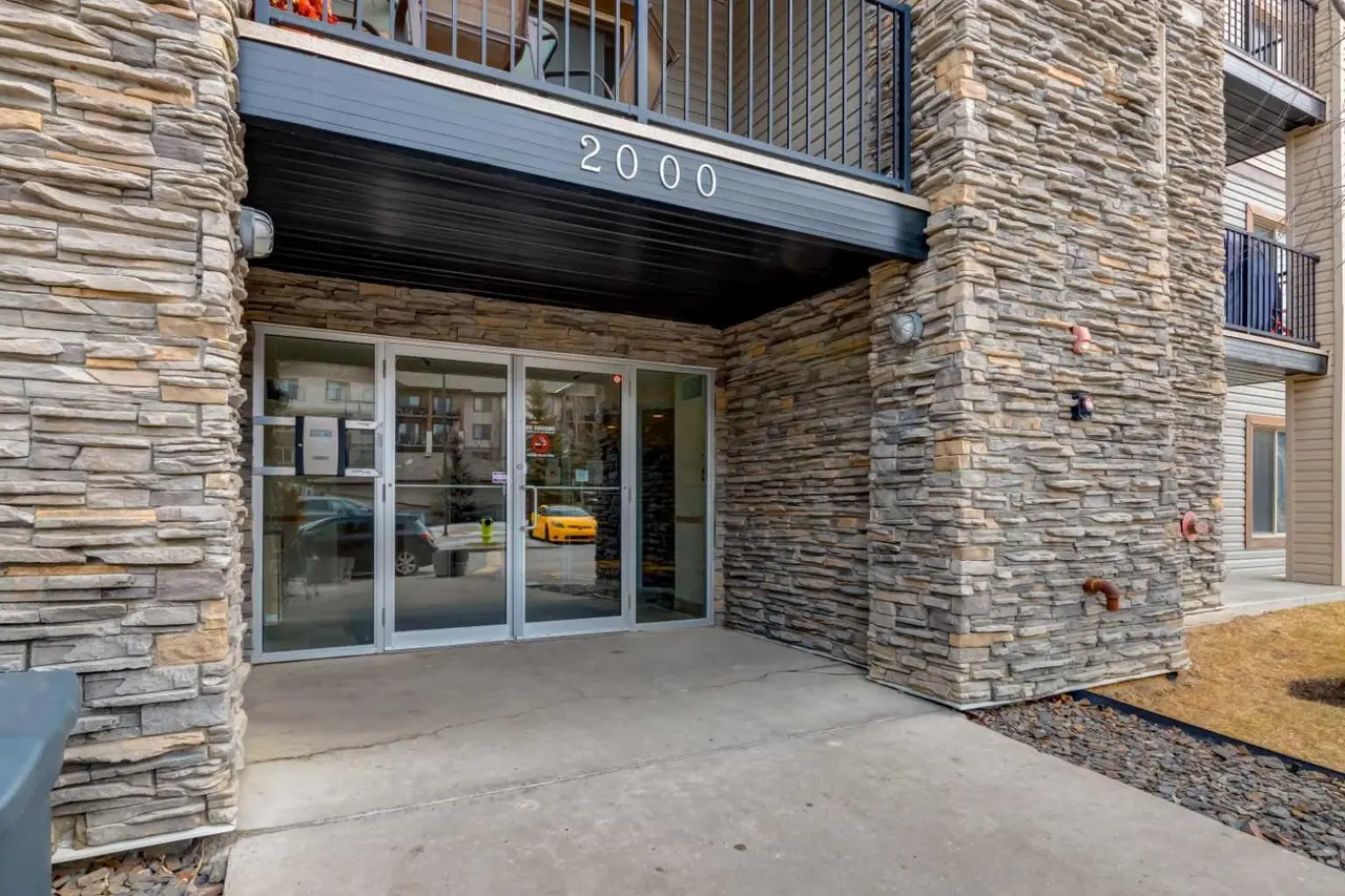 2128, 8 Bridlecrest Drive SW