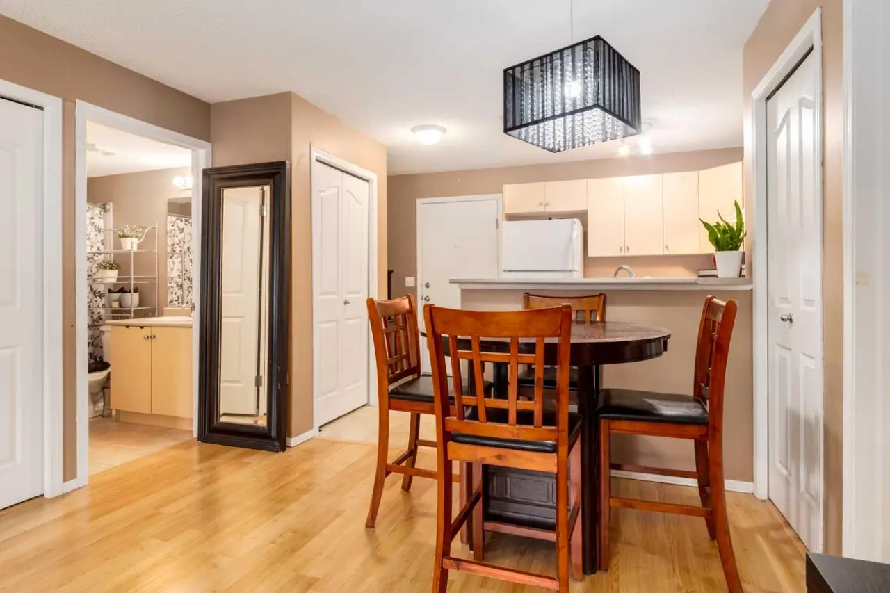 2128, 8 Bridlecrest Drive SW
