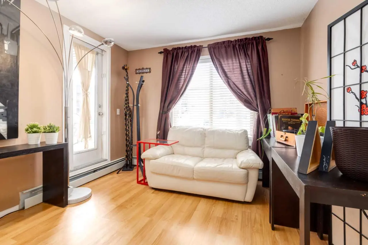 2128, 8 Bridlecrest Drive SW
