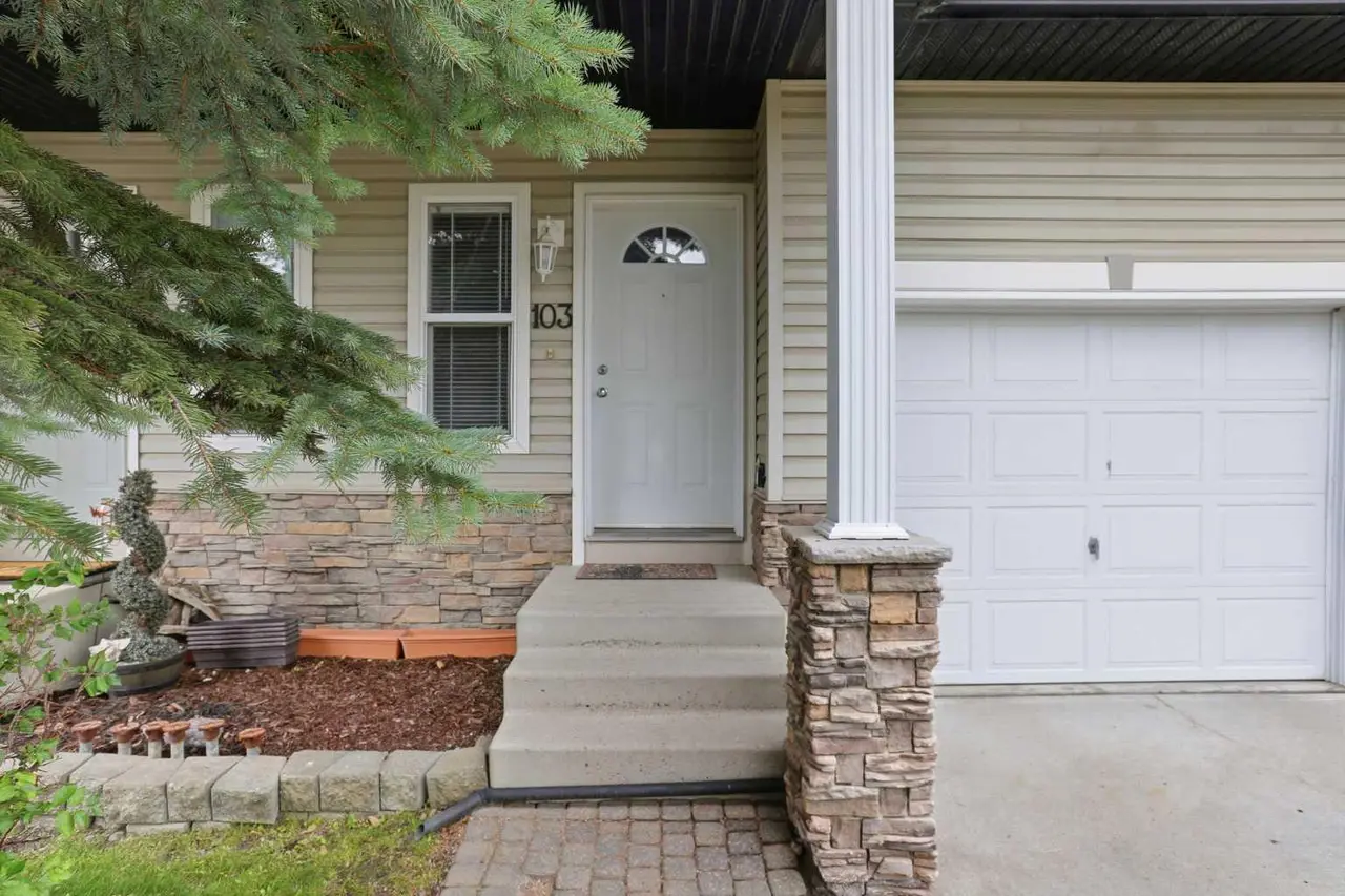 103, 760 Railway Gate SW