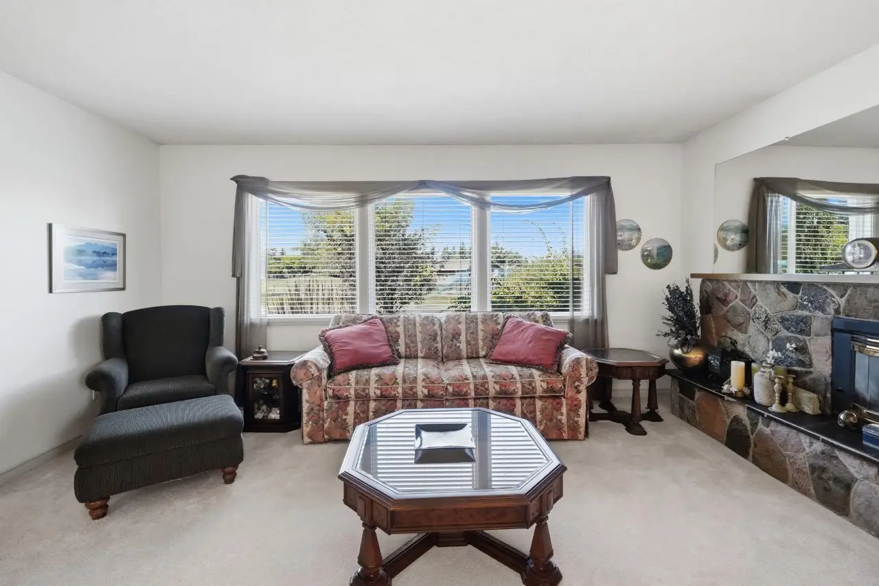 4021 Embury Crescent 