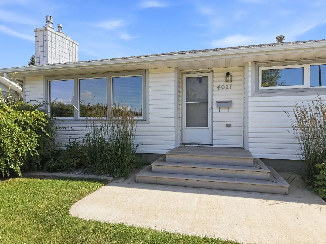 4021 Embury Crescent 
