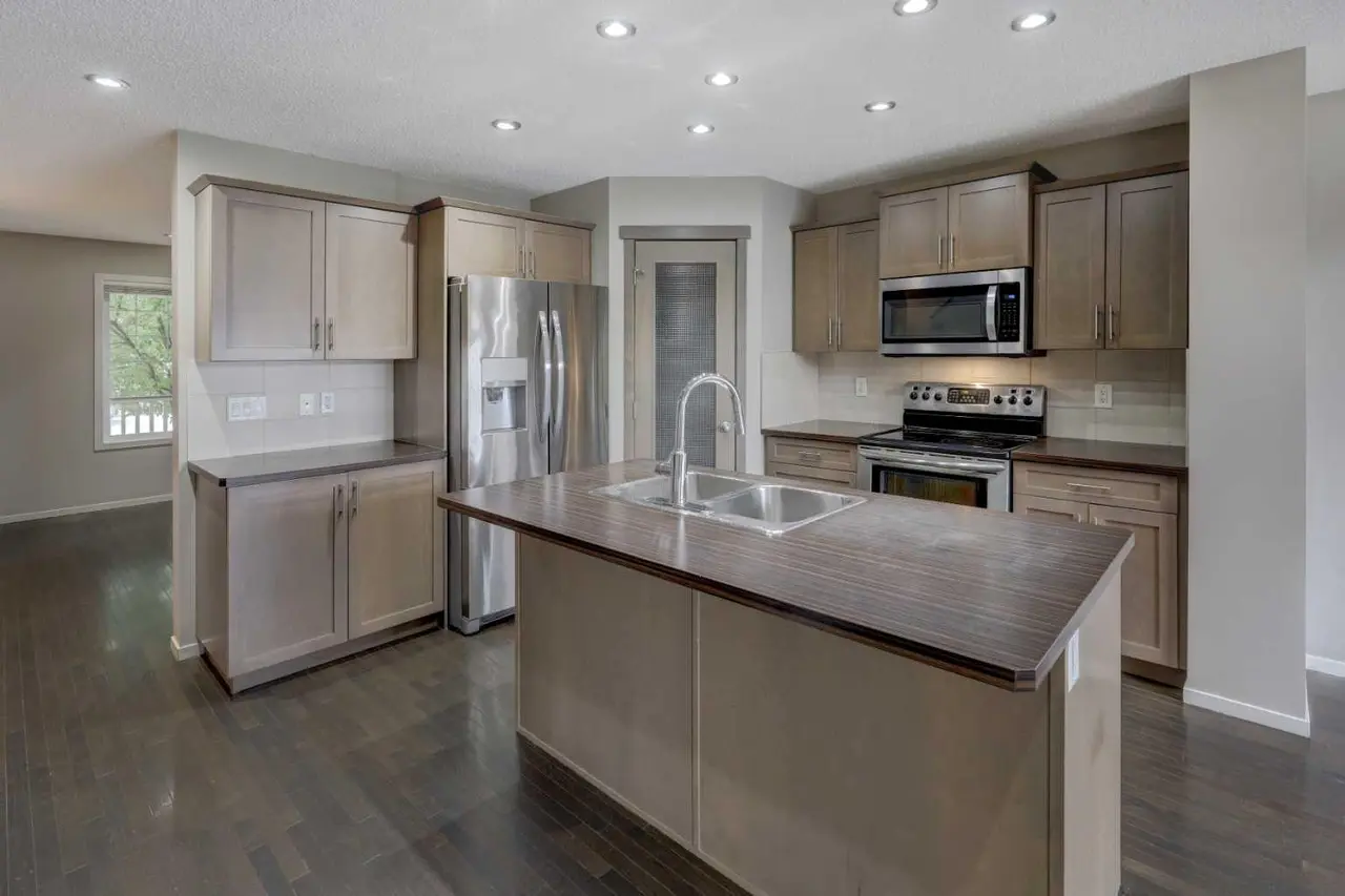 36 Copperstone Court SE