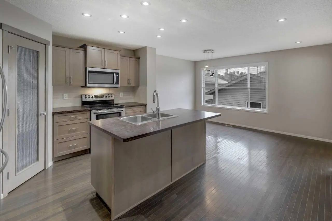 36 Copperstone Court SE