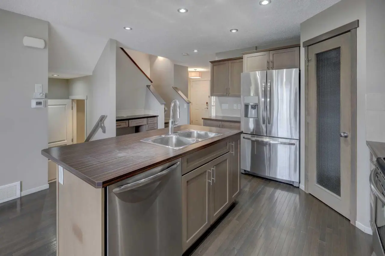 36 Copperstone Court SE