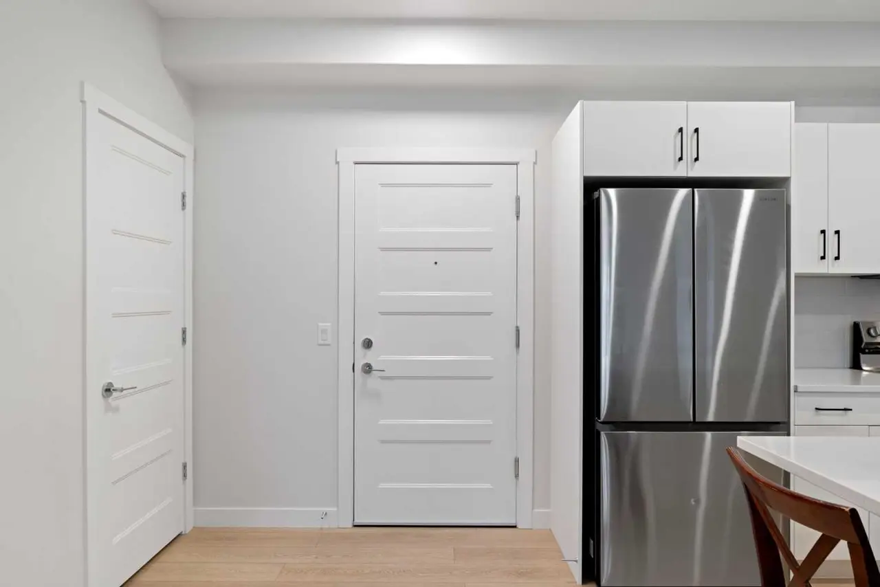 1112, 81 Arbour Lake View NW