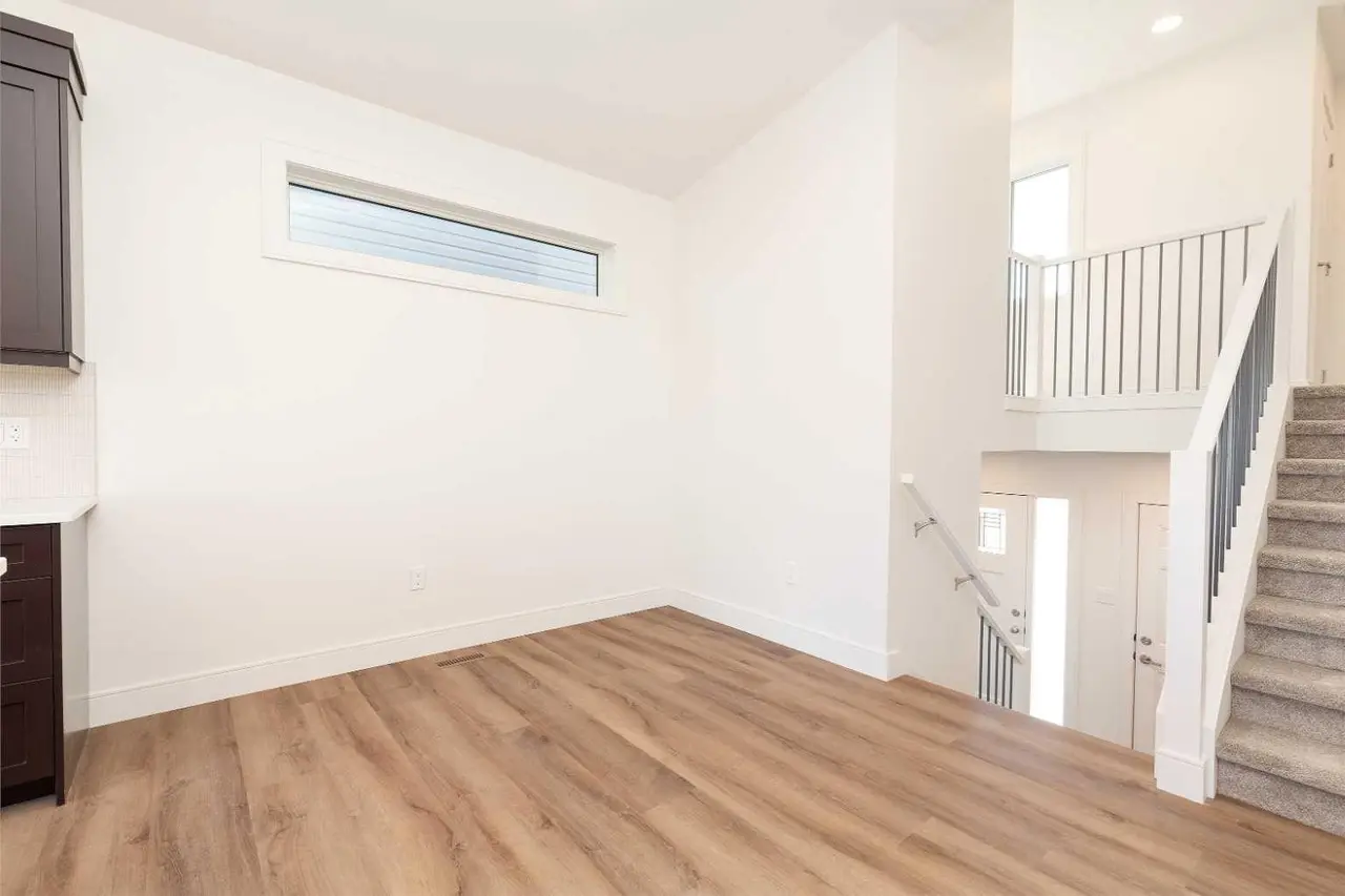 561 Malahat Green W