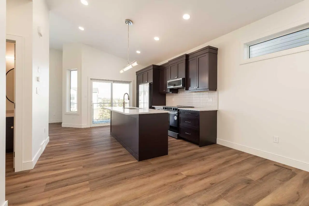 561 Malahat Green W