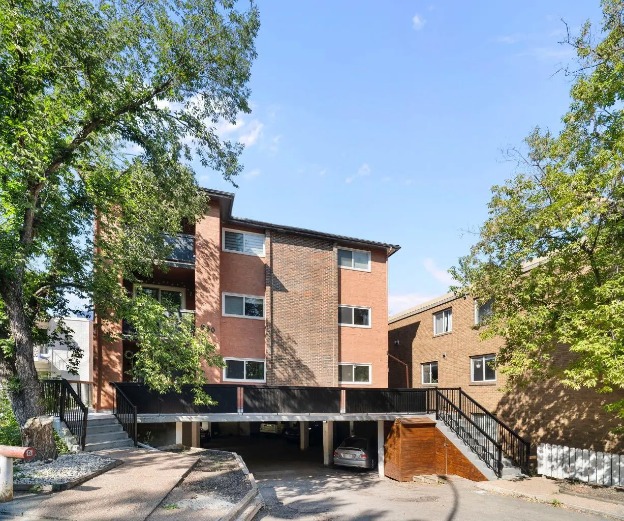 4, 930 Royal Avenue SW