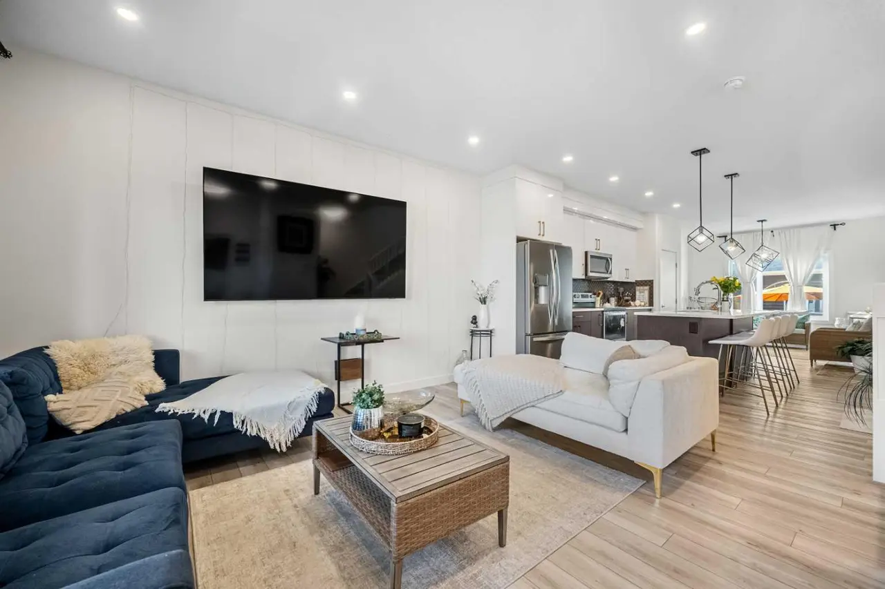 262 Midgrove Mews SW
