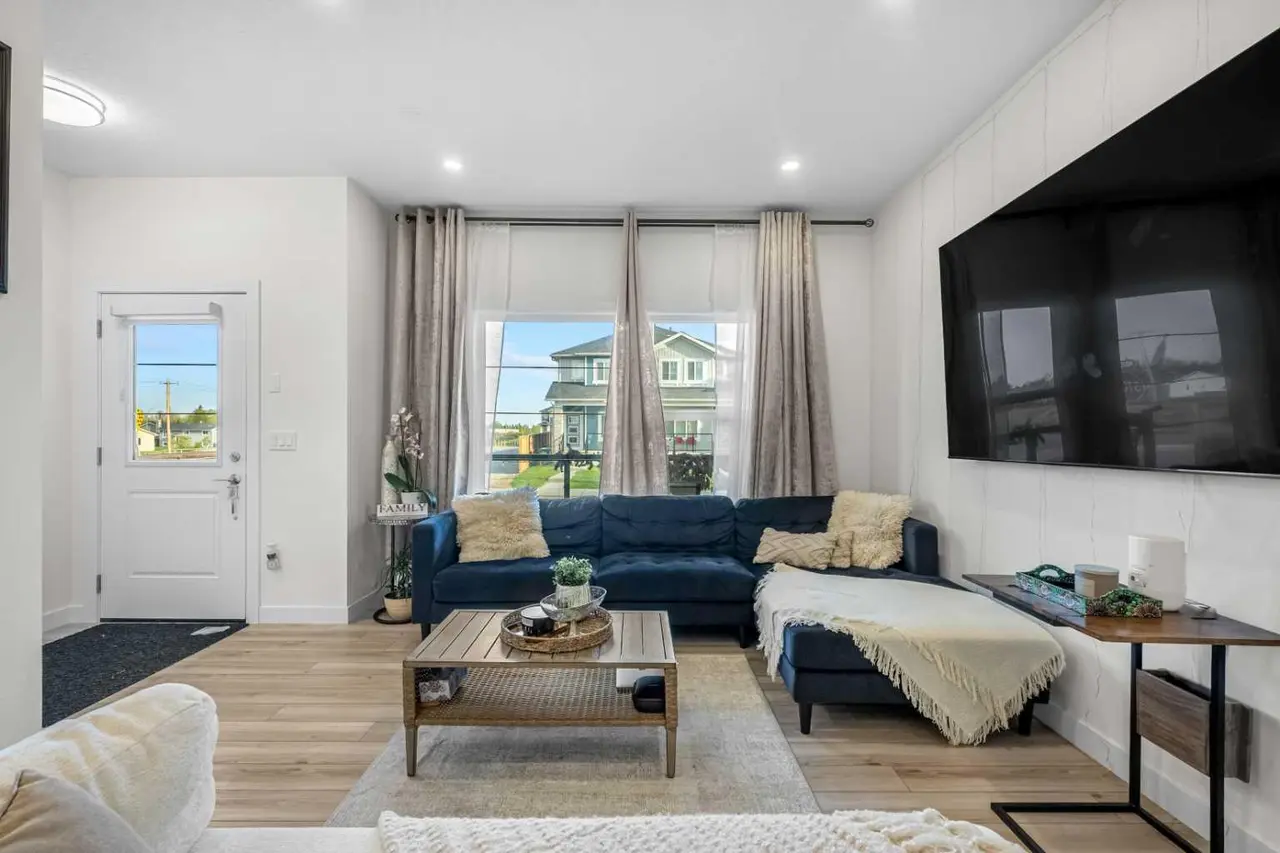262 Midgrove Mews SW