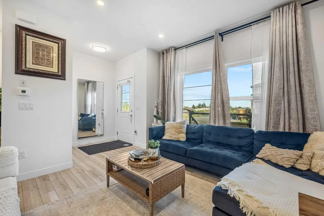 262 Midgrove Mews SW