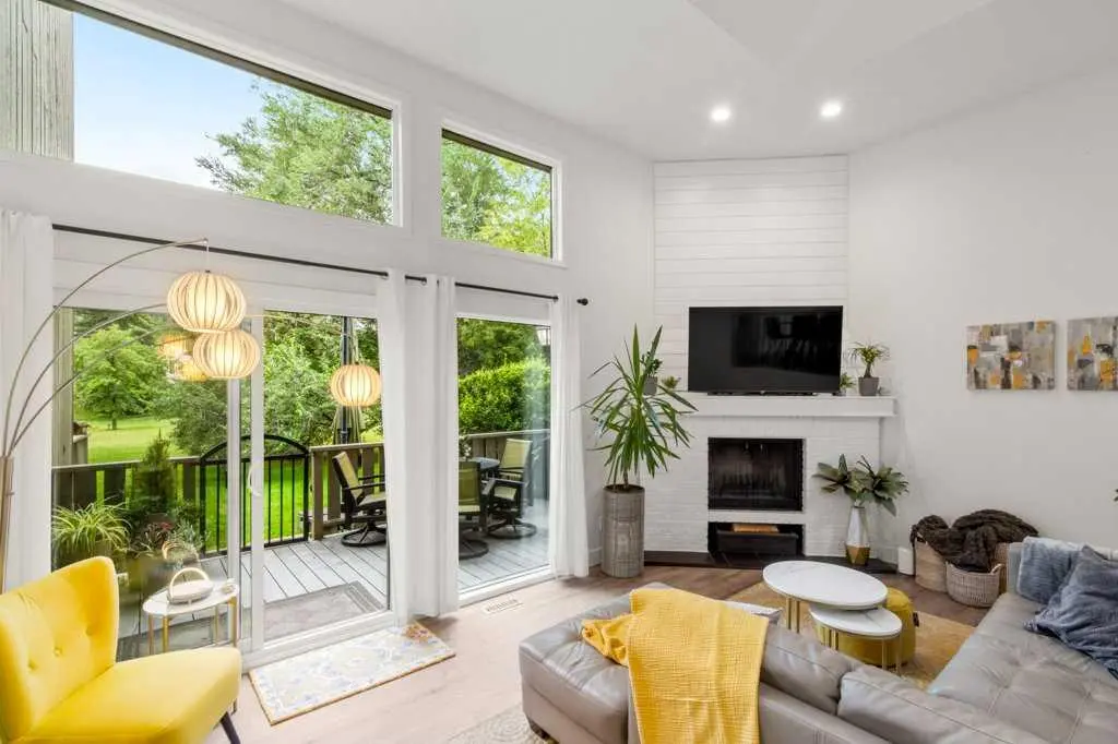 3909 Point Mckay Road NW