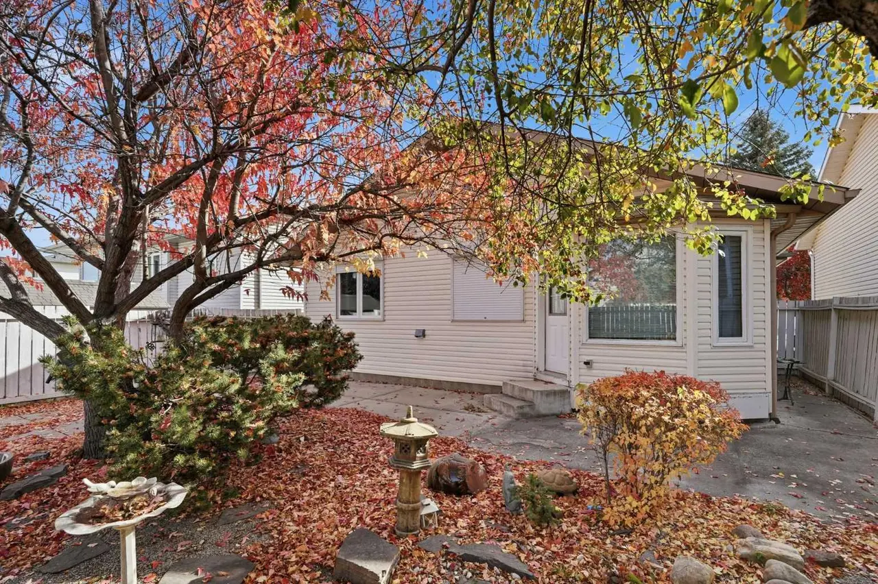 866 Applewood Drive SE