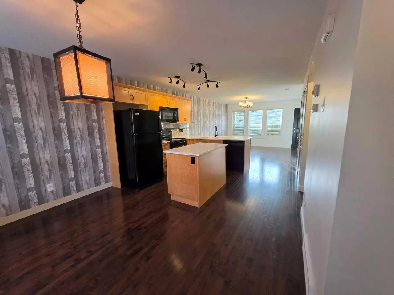 153 Rainbow Falls Manor W